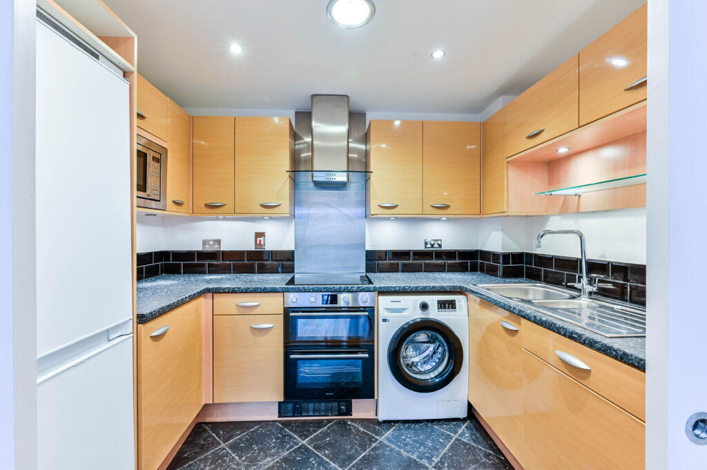 Apartment in London, Royal Borough of Kingston upon Thames - View 2