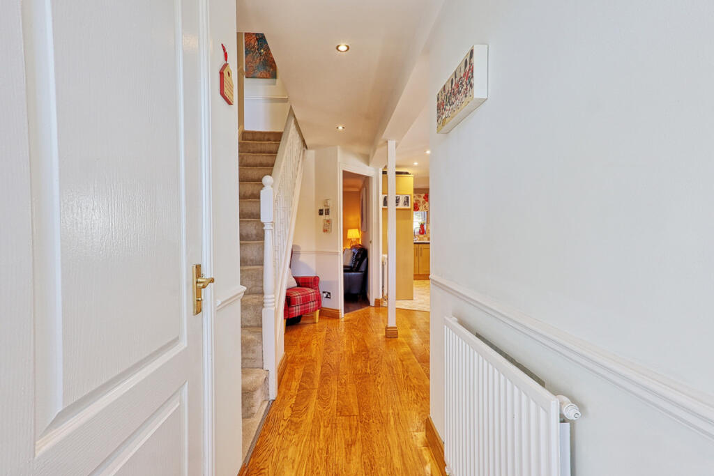 House in Southend-on-Sea - More