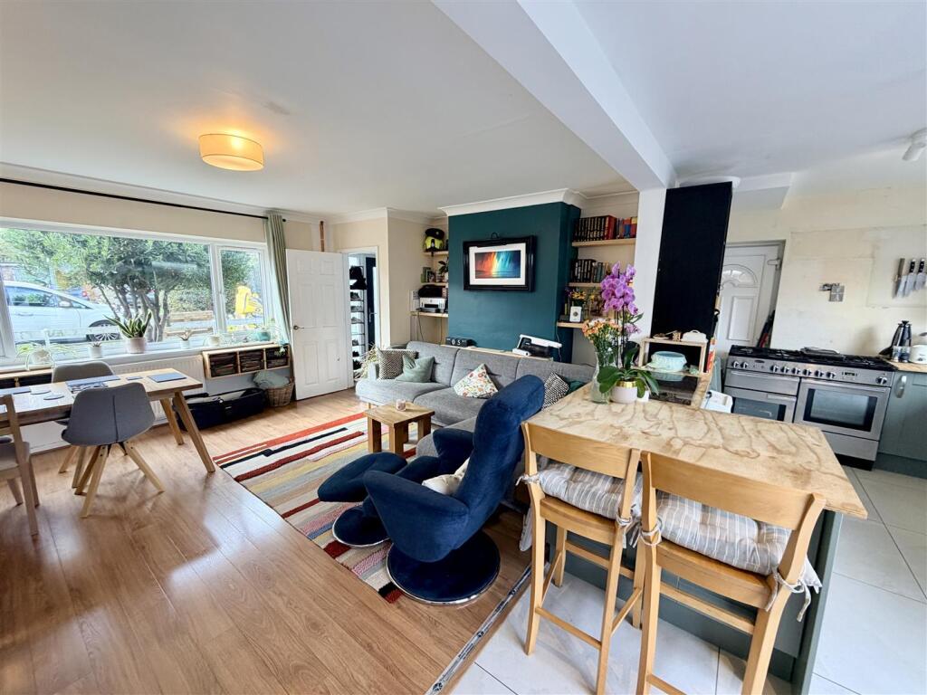 House in Gloucester - View 5