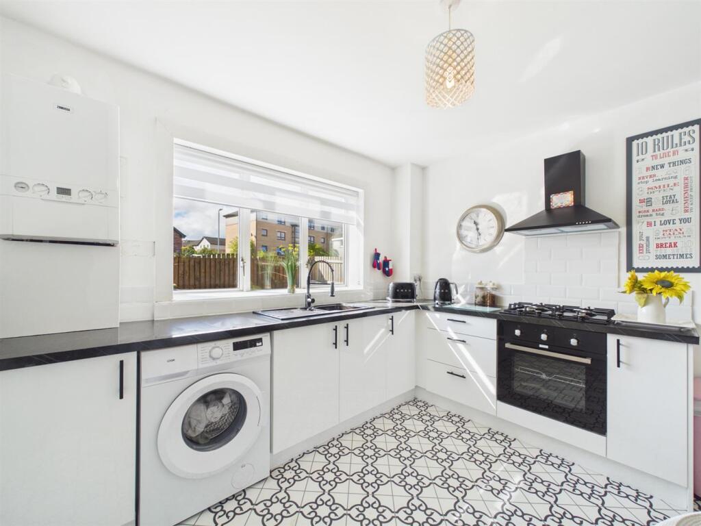 House in Paisley, Shortroods - View 4