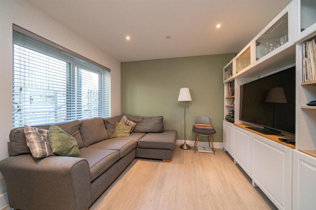 15 Sandridge Park, St Albans photo 4