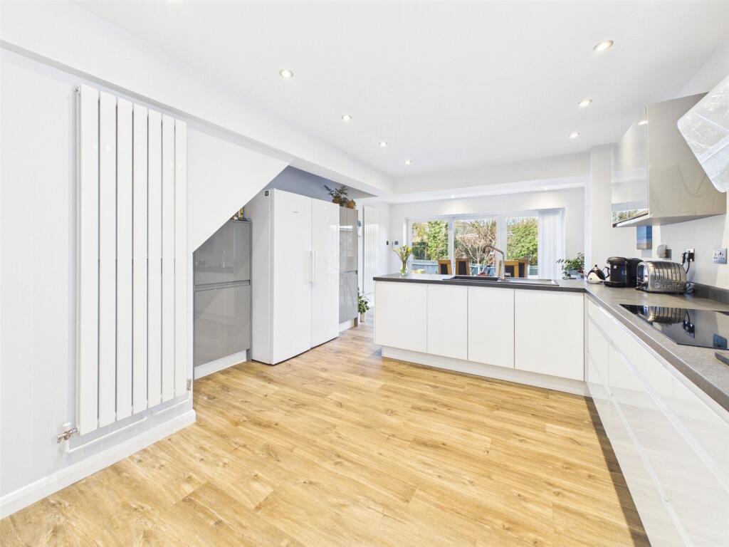 Merestones Drive, Cheltenham, Gloucestershire, GL50 photo 2