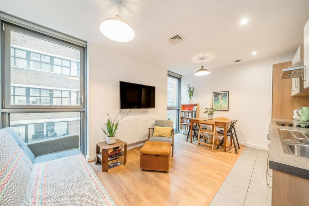 Apartment in London, St Luke's, Islington - View 3