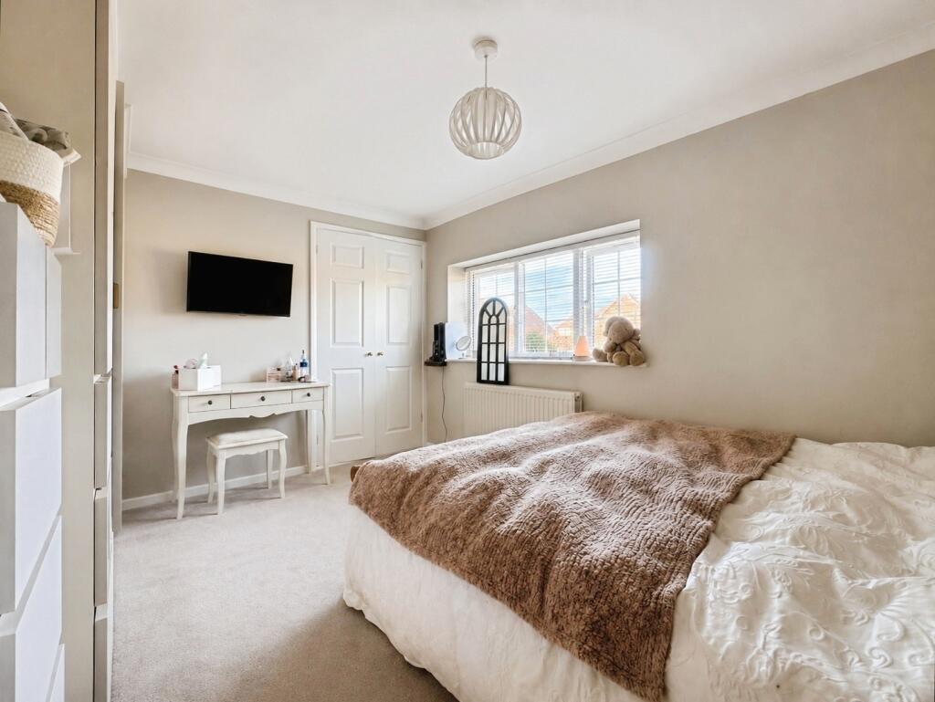 House in Waverley, Weybourne, Farnham - View 5
