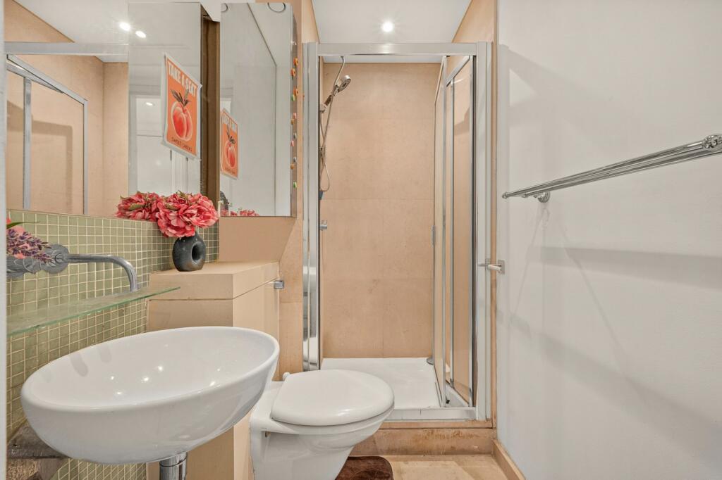 Apartment in London, Blackwall - View 4
