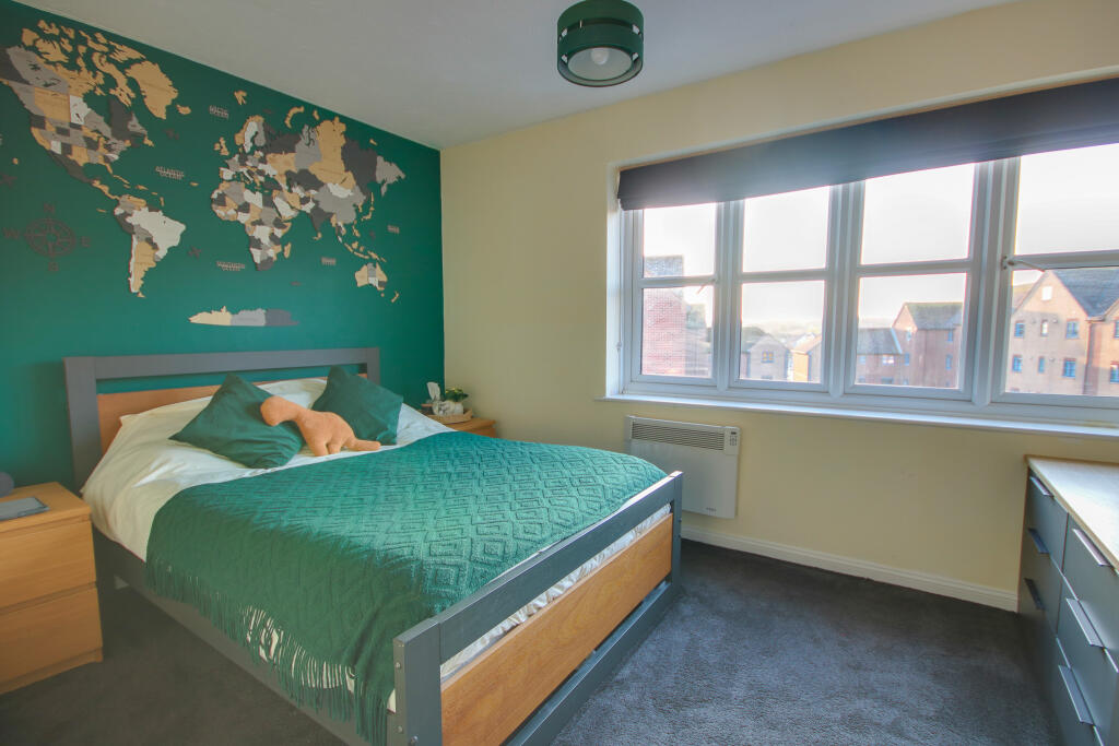 Main image of property: BITTERNE PARK! MULTI-ASPECT LOUNGE/DINER! GARAGE!