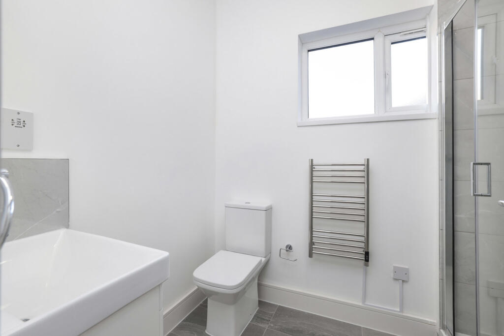 Apartment in Ruislip, London Borough of Hillingdon - View 5
