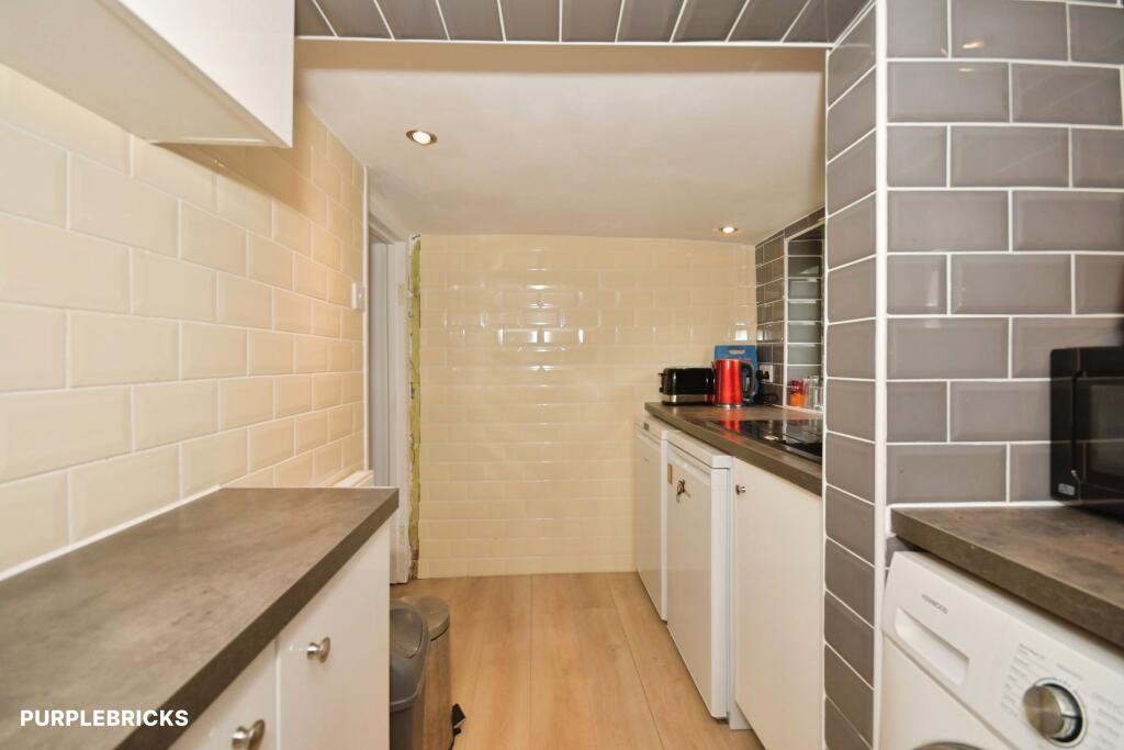 House in Amber Valley, Heanor and Loscoe CP - More