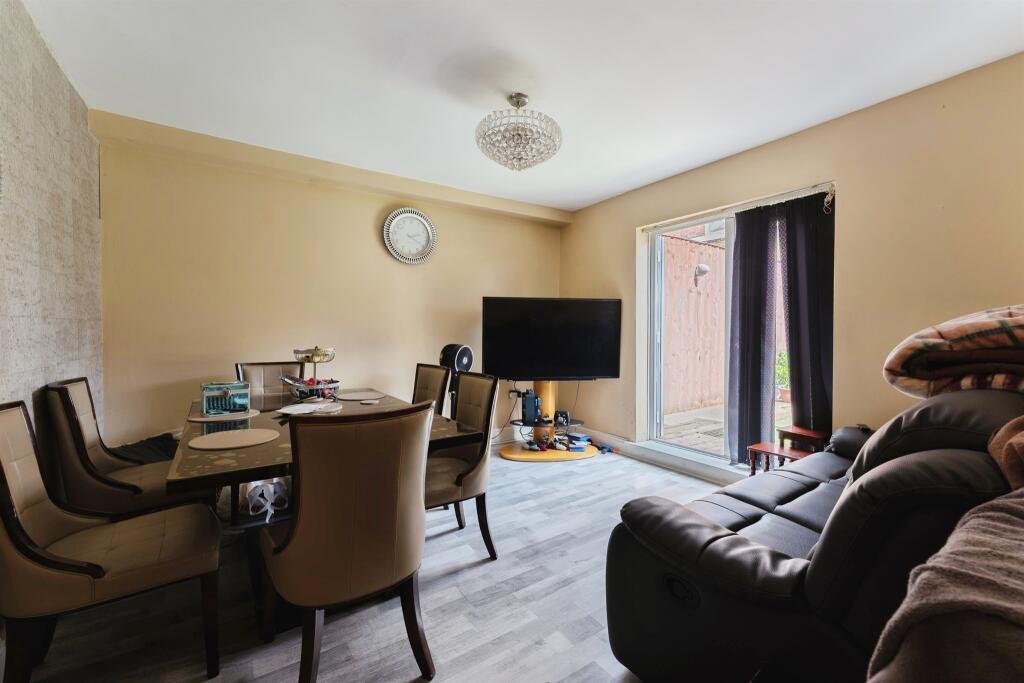 House in Wirral, Liverpool City Region - View 5