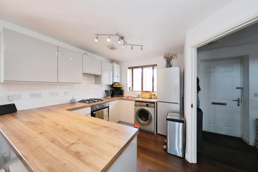House in Mansfield, Nottinghamshire - View 4