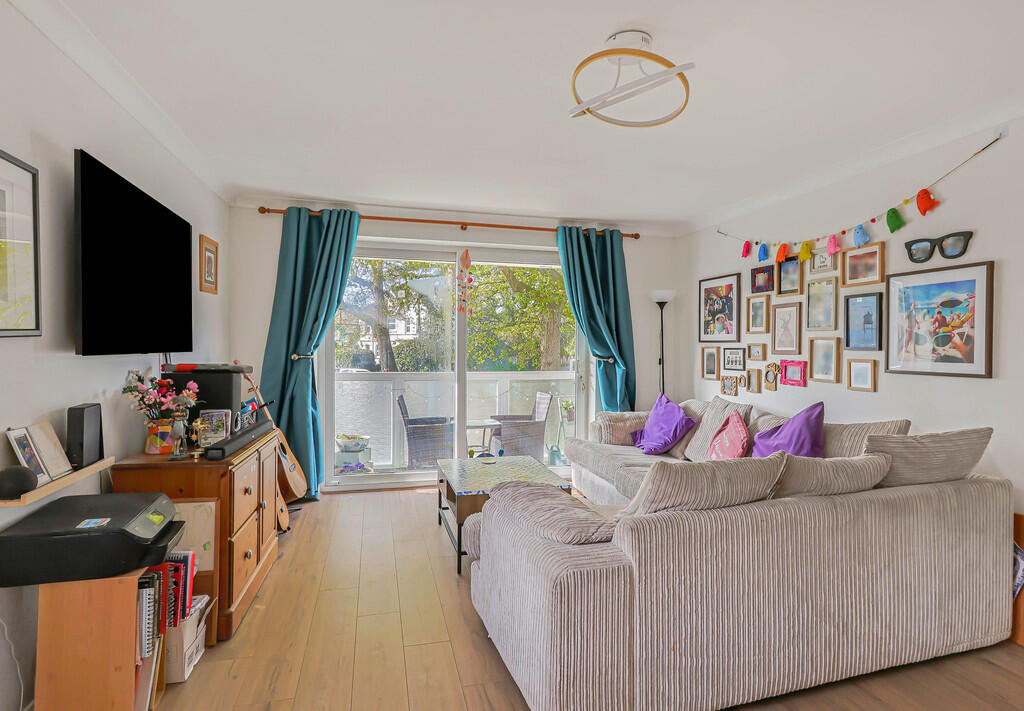 Apartment in Christchurch, Southbourne, Bournemouth - View 5