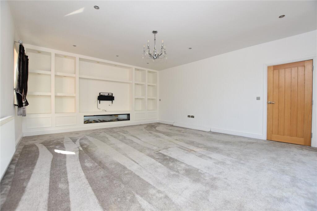 Broadway House, Wakefield Road, Drighlington, Bradford, West Yorkshire - View 5