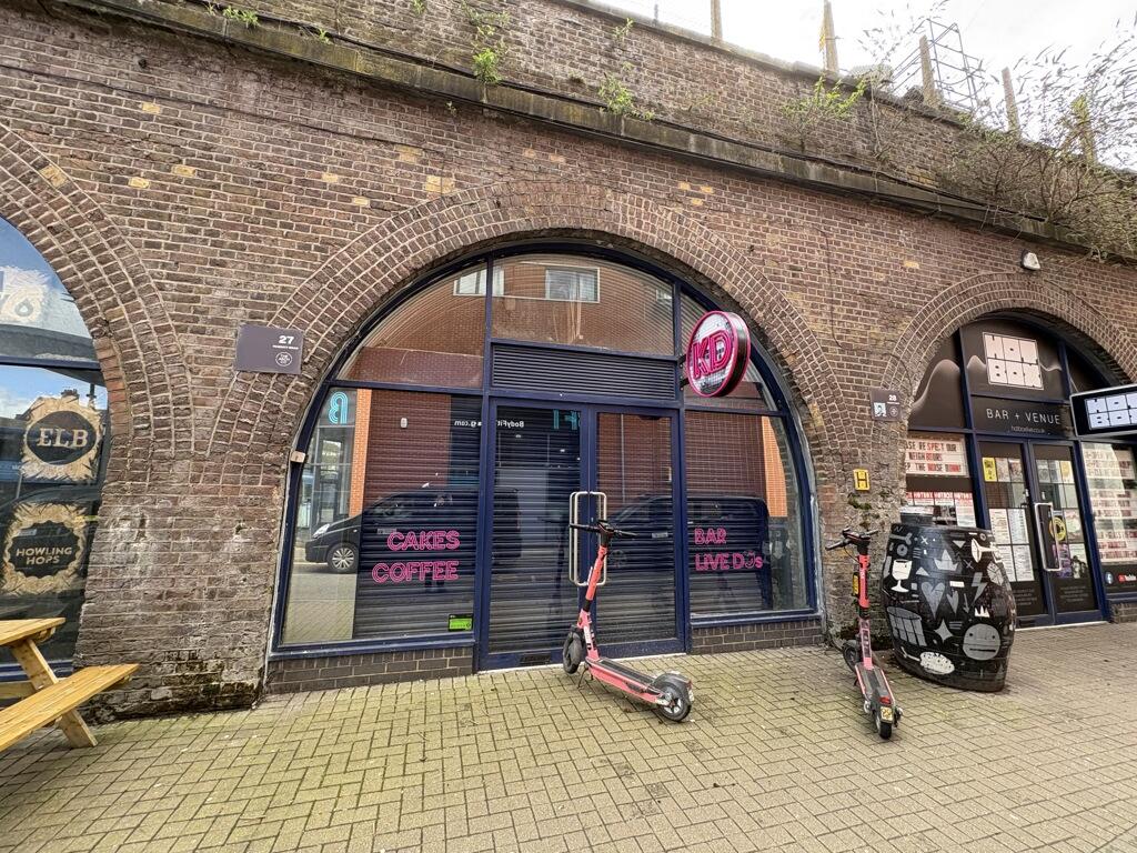 Main image of property: 27 Viaduct Road, Chelmsford, Essex, CM1 1TS