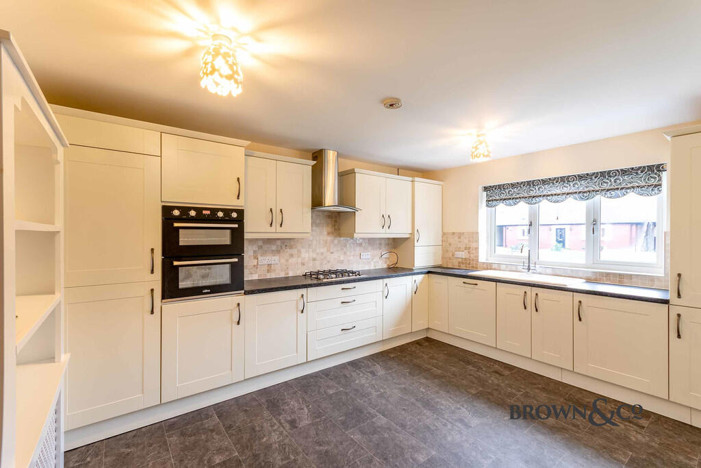 Sherwood Square, King Edward Court, Retford photo 4
