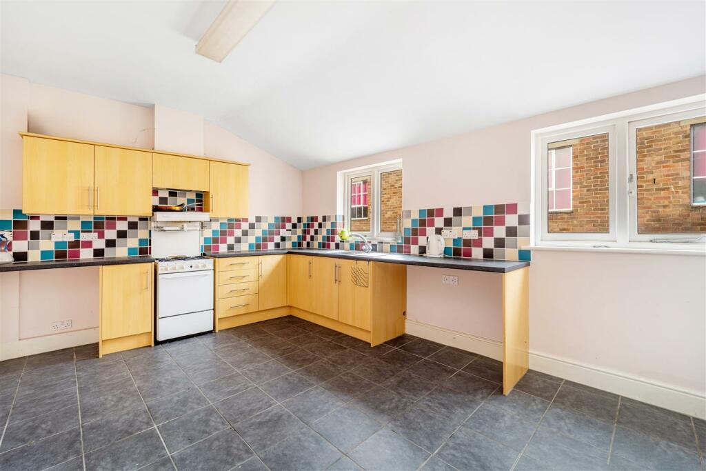 Main image of property: Pen Street, Boston