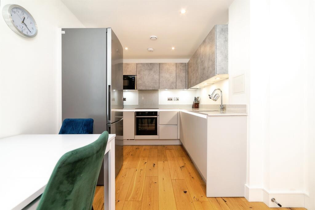Bridge Road East, Welwyn Garden City - View 6