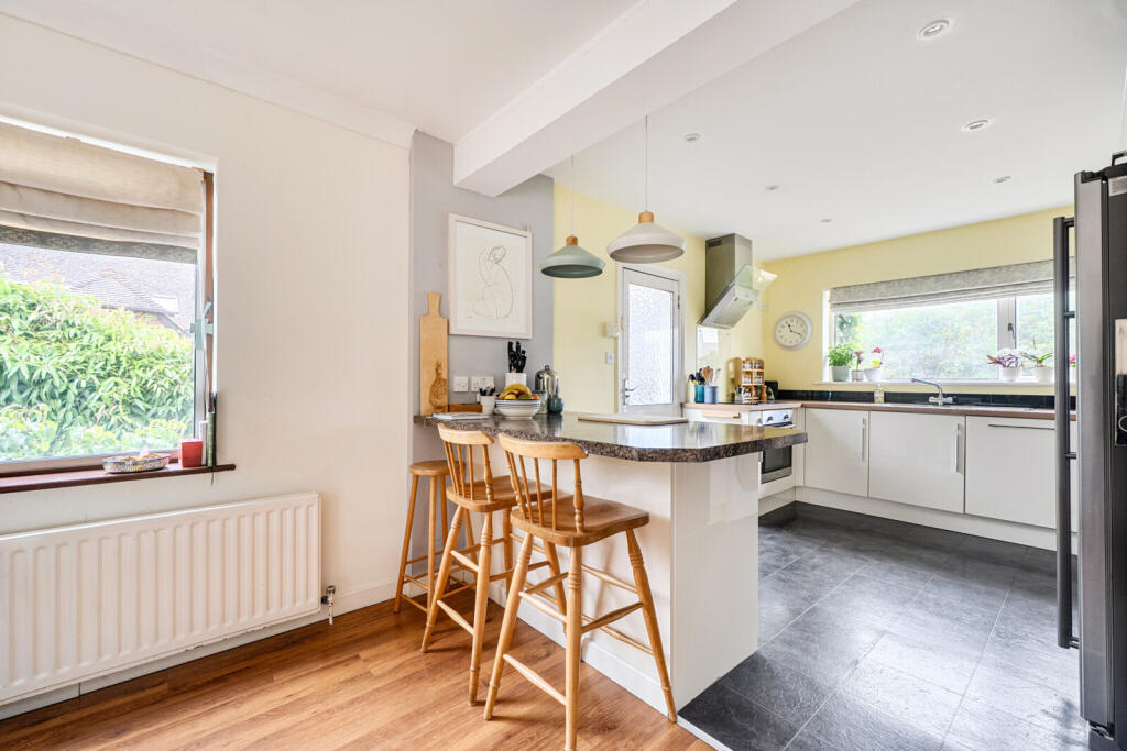 House in Purley on Thames, West Berkshire - More