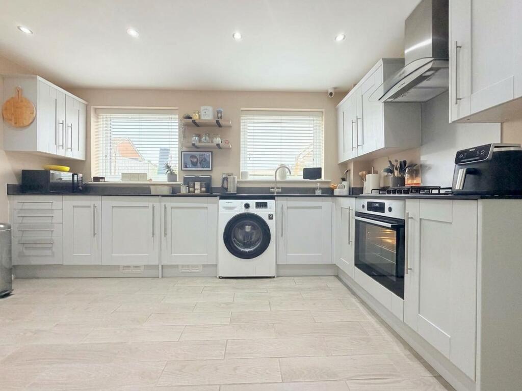 Chaucer Drive, Galley Common, CV10 photo 3