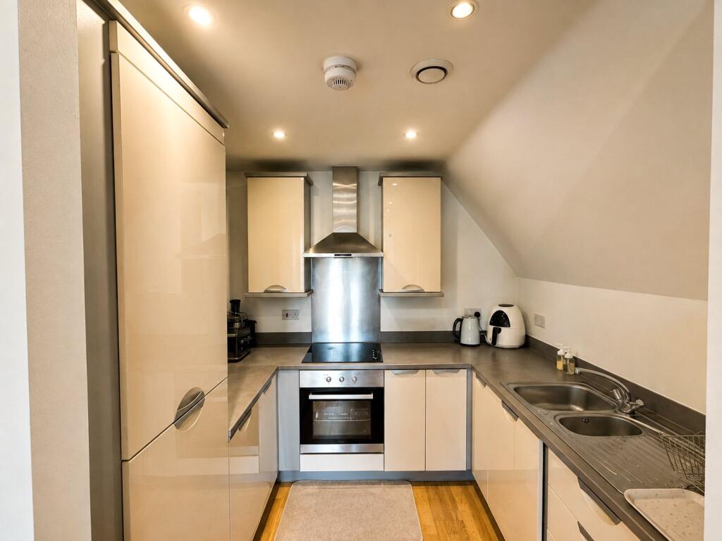 Apartment in Southall - More