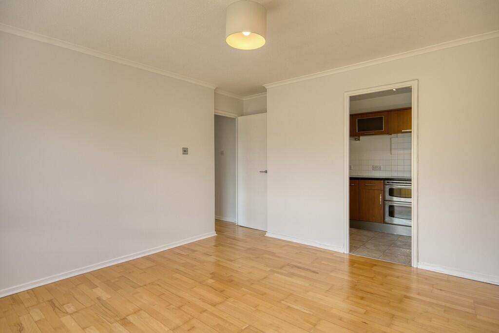 Apartment in Kingston upon Thames - View 4