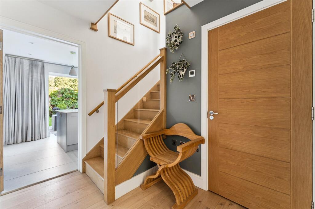 House in South Oxfordshire, Rotherfield Greys - More