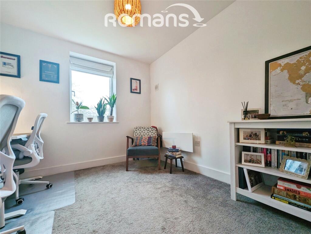Apartment in Flackwell Heath, Totteridge - View 3