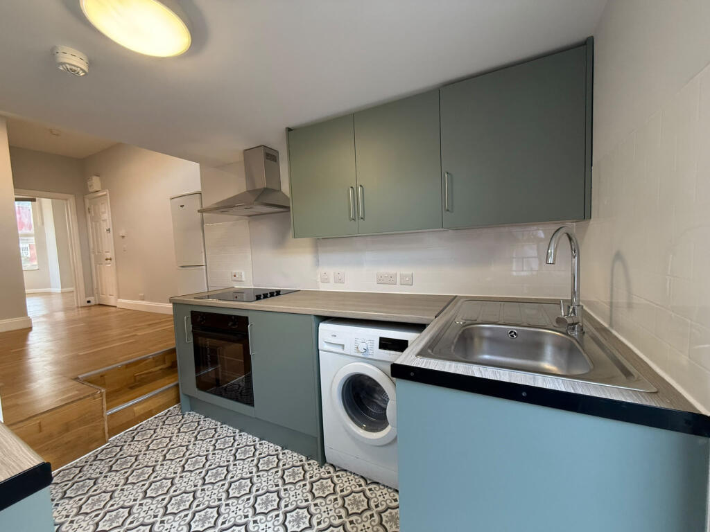 Apartment in London, Church End - More