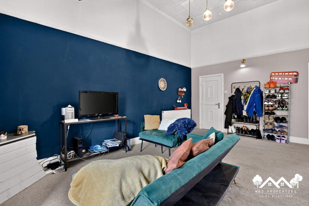 Apartment in Burnley, Briercliffe - View 4