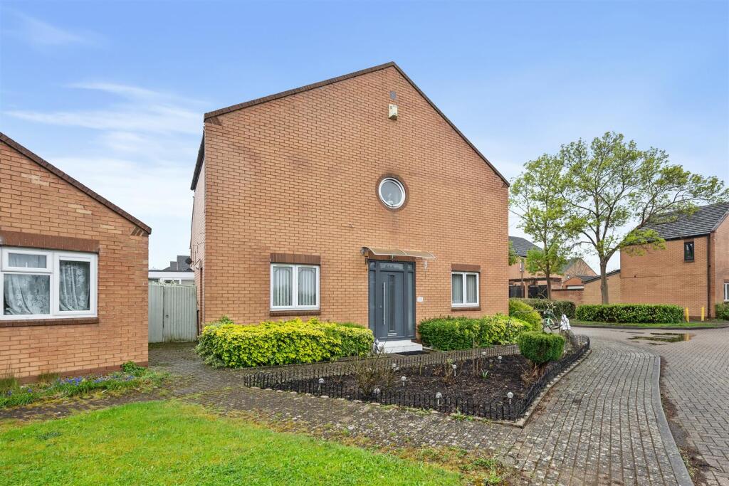 3-bed detached on Verdon Drive, Willen Park, Milton Keynes, £350,000