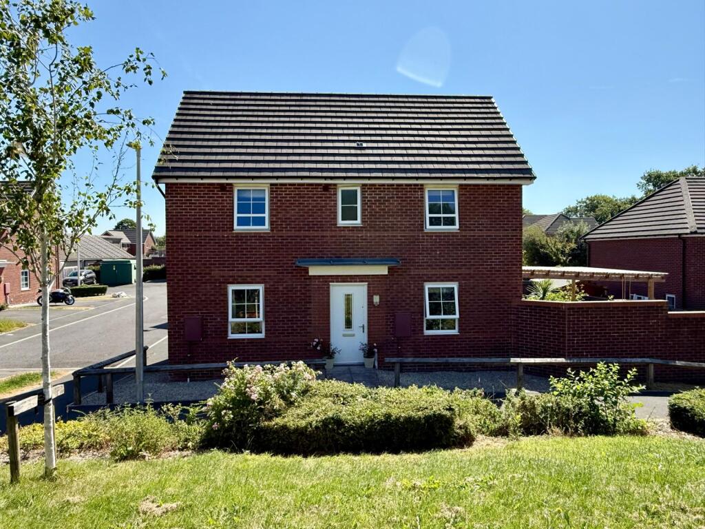 Main image of property: Golwg Y Foryd, Loughor, Swansea, SA4 6AJ