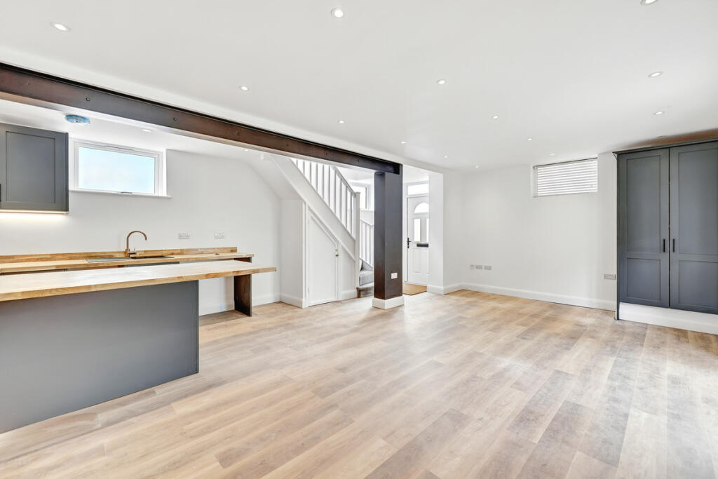 House in Southend-on-Sea - View 5