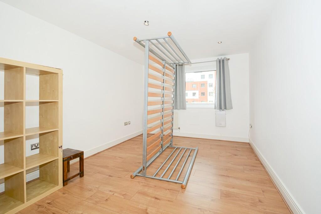Apartment in London, Wards Wharf Approach, Silvertown - More