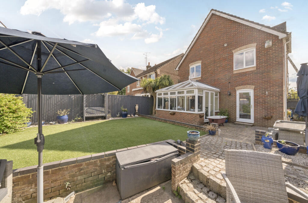 5-bed detached on Manor Park Close, Tilehurst, Reading, £650,000
