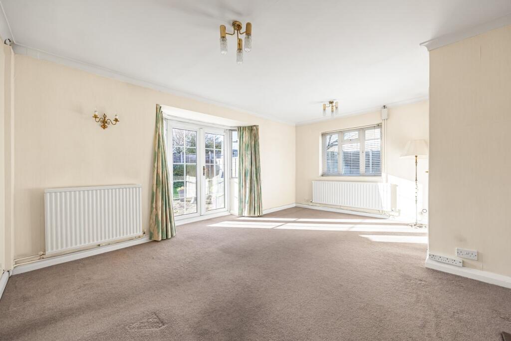 House in Maidenhead, Highway - View 3