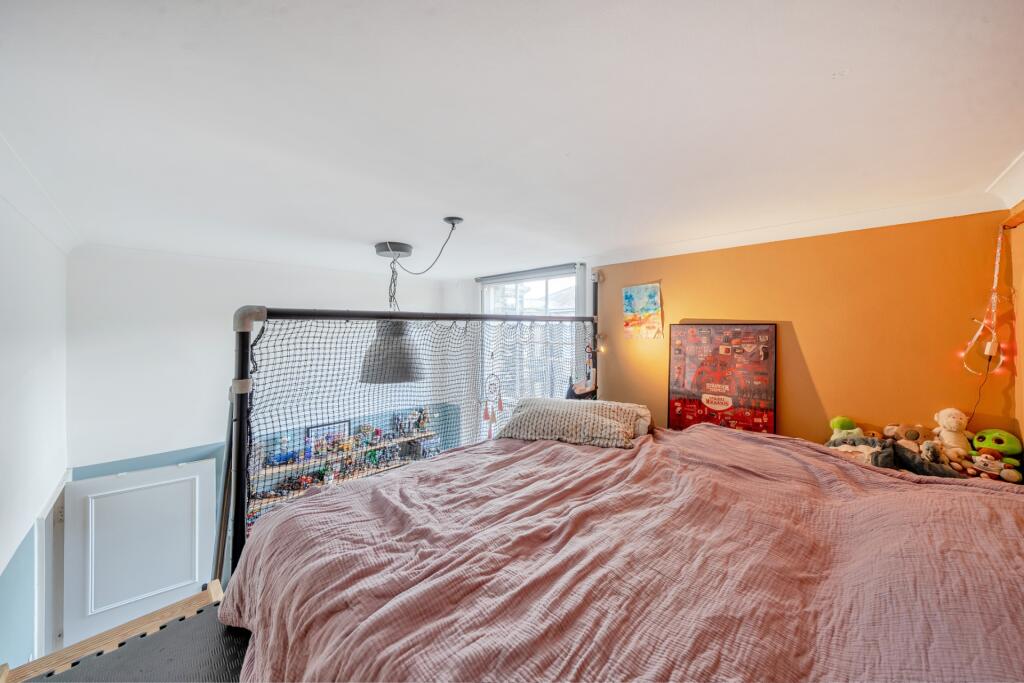 Apartment in London - More
