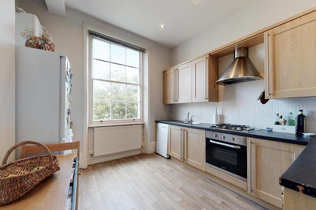 Apartment in London - More