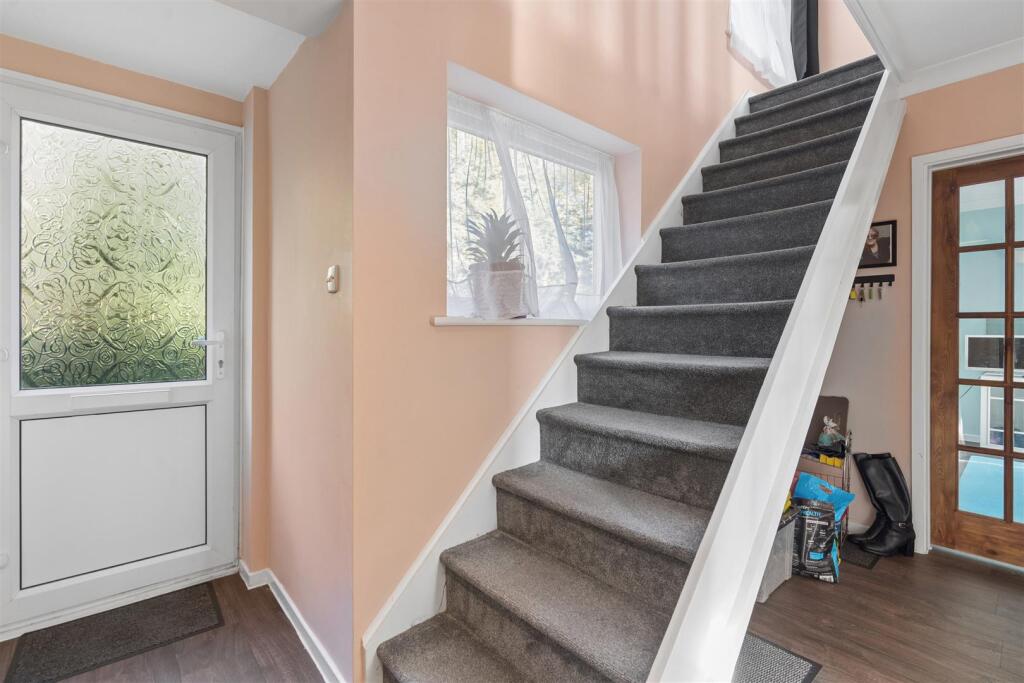 House in Longfield, Foxbury, Ash-cum-Ridley - More