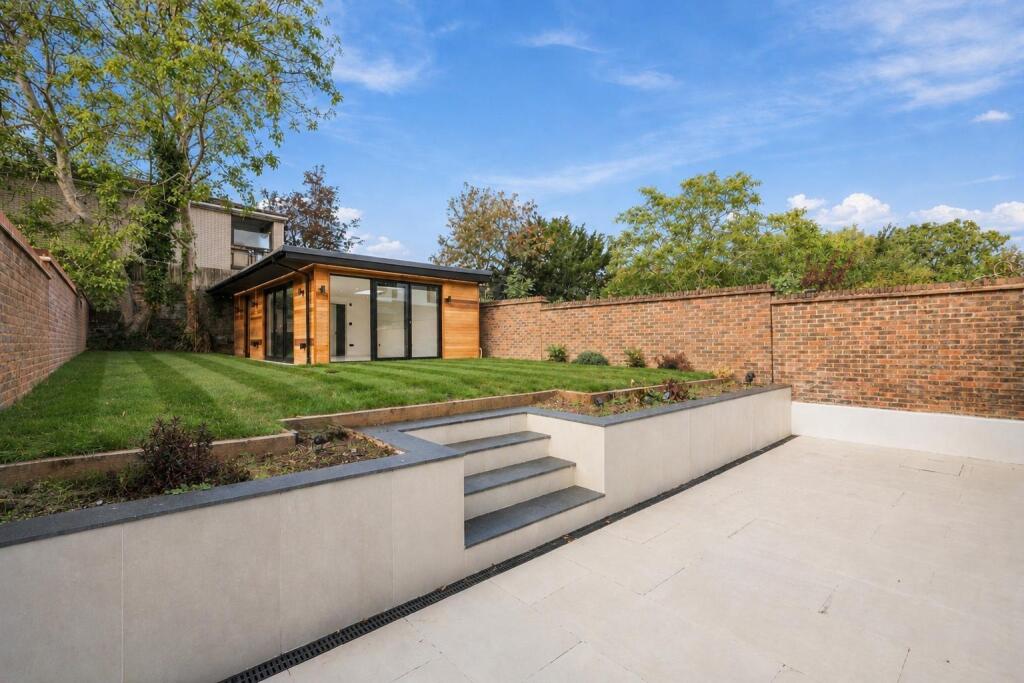 House in Twickenham - View 3
