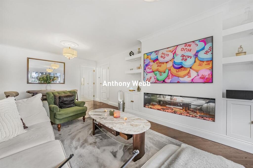 Main image of property: Barrowell Green, Winchmore Hill, N21