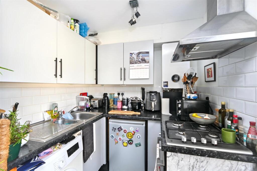 Apartment in Eastbourne, Seaside, Roselands - View 3