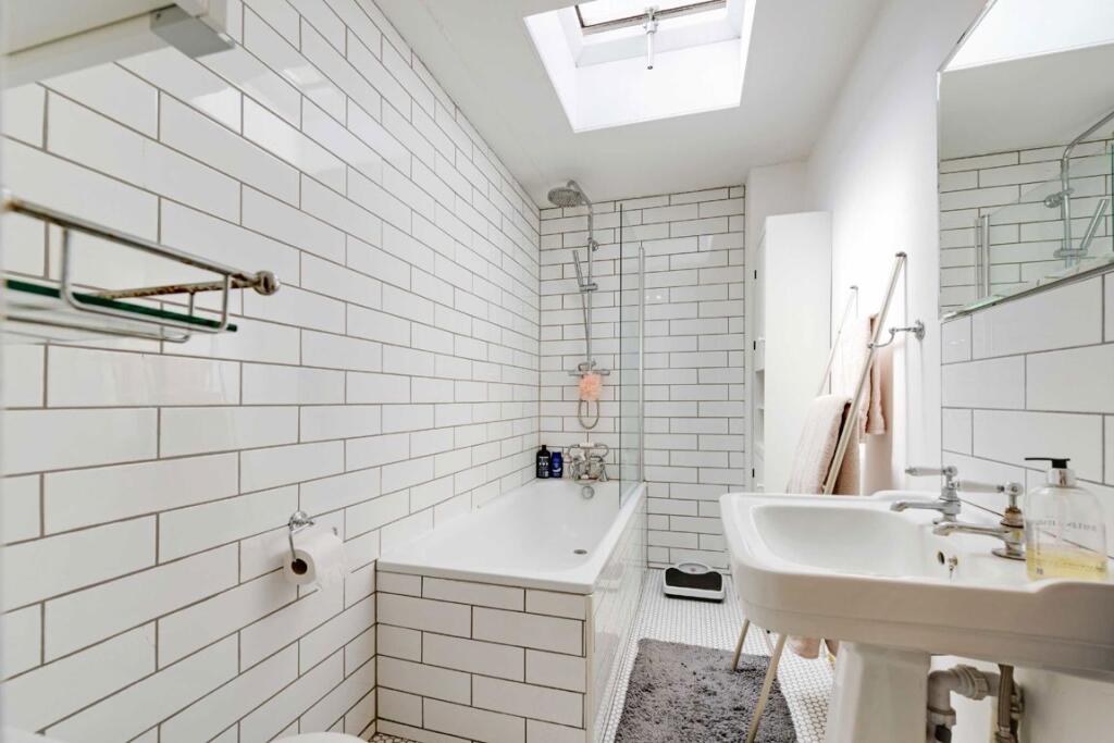 Apartment in London - More