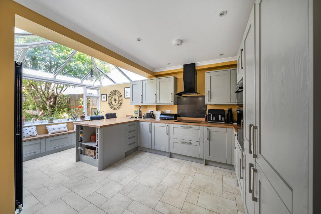 House in Basingstoke and Deane, Oakley - View 2