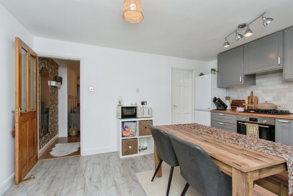 House in Wakefield, Ackworth - More