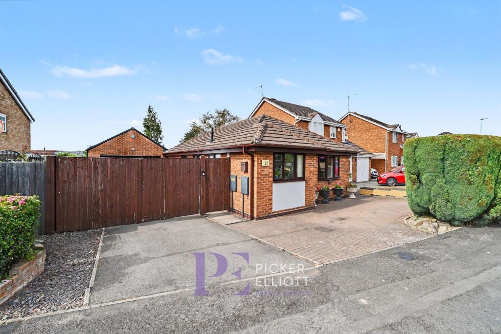 3-bed detached on Falconers Green, Burbage, LE10, £350,000