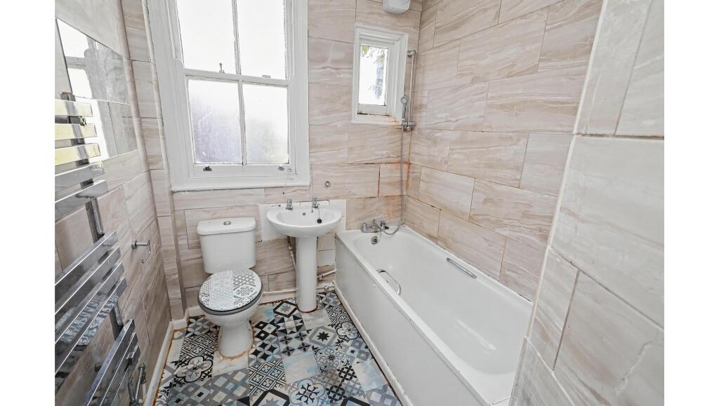 Apartment in Barnet, Barnet Vale, New Barnet - View 4