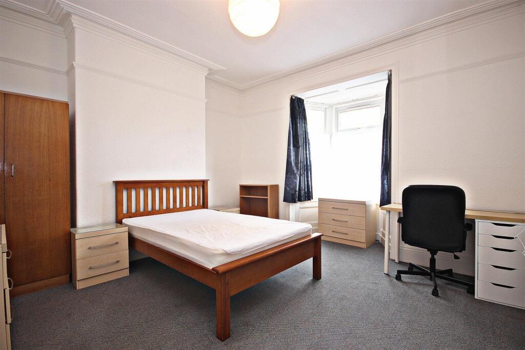 5 Church Street Villas, Durham - More