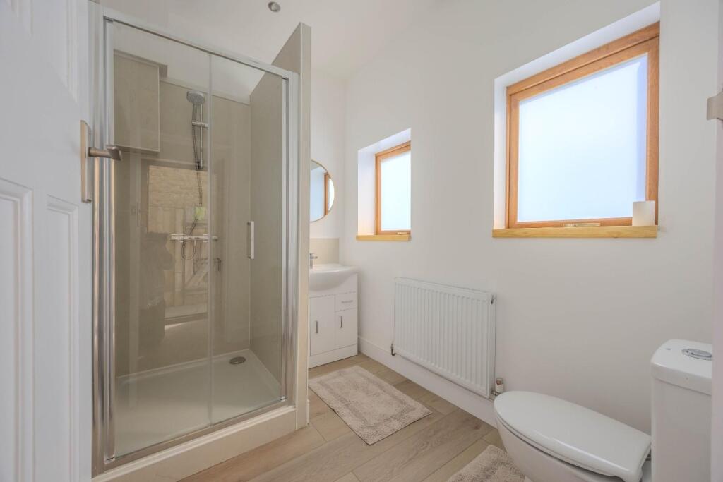 House in Southend-on-Sea, Leigh-on-Sea - More