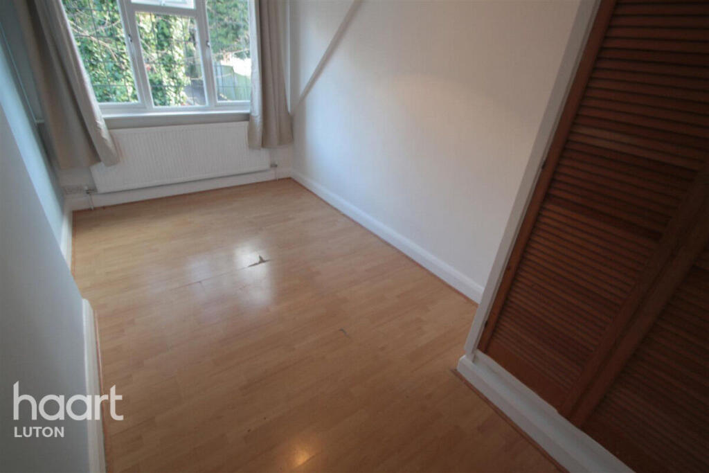 House in Luton - View 5