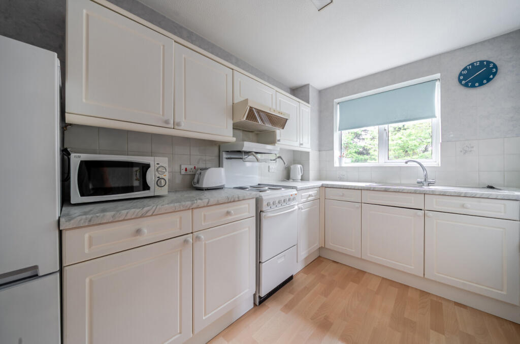 Apartment in London, London Borough of Bromley - View 4