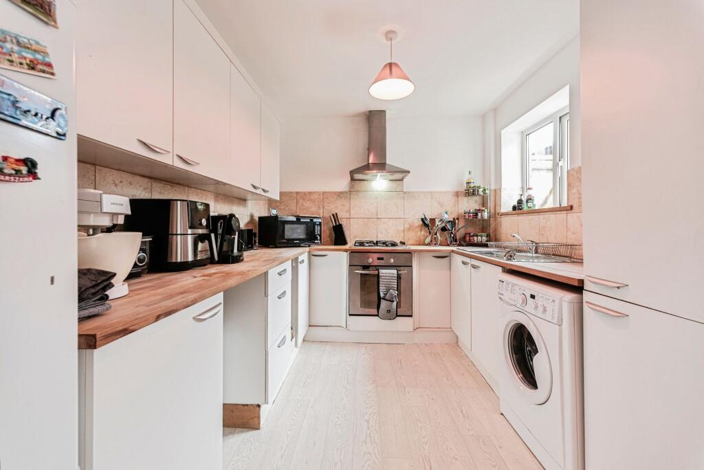 Willow Crescent, Chester, CH2 photo 3